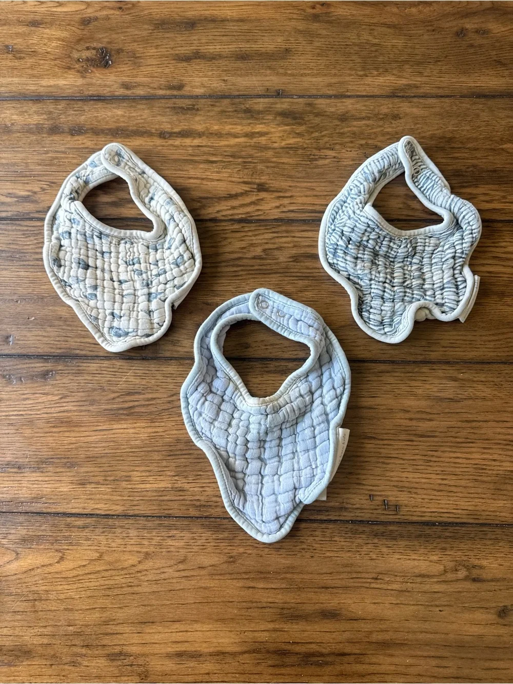 Set of 3 Pottery Barn Muslin Quilted Baby Bibs in Whales + Waves 🐳